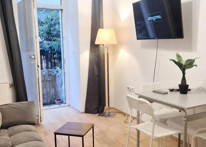 Apartmán Cozy 1br With Living & Garden Included
