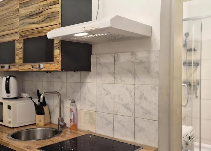 Cozy 1br With Living & Garden Included *
