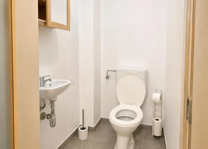 Appartement Cozy 1br With Living & Garden Included Wenen