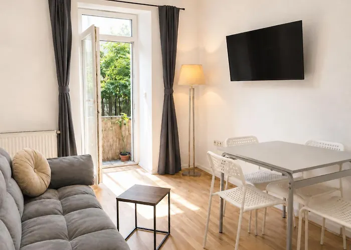 Cozy 1br With Living & Garden Included Appartement *