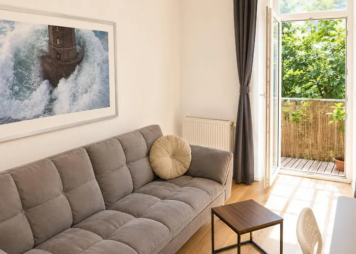 Cozy 1br With Living & Garden Included Appartement *